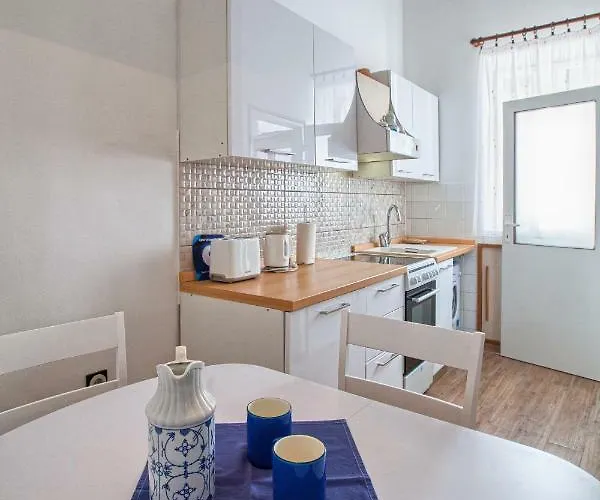 Rosy 아파트 풀라